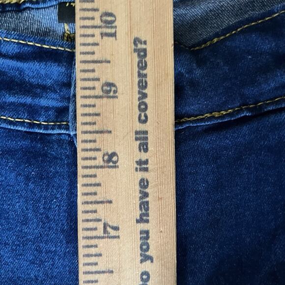 Diverso Women Bermuda Denim Shorts Size 14W Soft & Stretchy Distressed Blue NWT - Picture 7 of 14